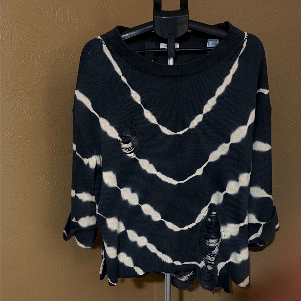 Umgee Black and White Distressed Sweater